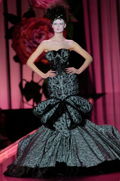 Look 16